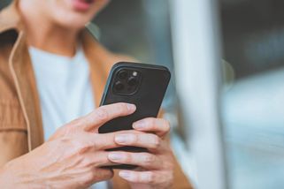 Reagoval na podvodnou SMS. Stálo ho to sto tisíc korun